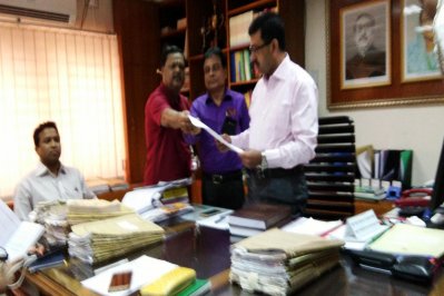 ৯ কাস্টমস কর্মকর্তার ওপর হামলার প্রতিবাদে স্বারকলিপি প্রদান ( ছবি- বেনাপোল প্রতিনিধি)