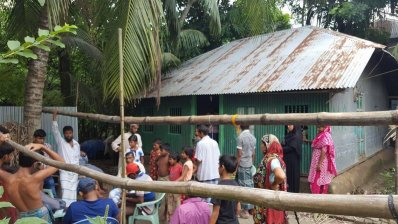 রাঙামাটিতে পাহাড় ধসে নিহত সেনা সদস্য আজিজুরের বাড়ি (ছবি-মাদারীপুর প্রতিনিধি