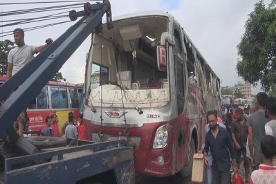 রাজধানীর কদমতলিতে বাস উল্টে নিহত ২