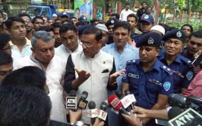 কোম্পানীগঞ্জে উপজেলা আওয়ামী লীগের এক সভা শেষে সাংবাদিকদের প্রশ্নের জবাব দিচ্ছেন ওবায়দুল কাদের (ছবি-নোয়াখালী প্রতিনিধি)