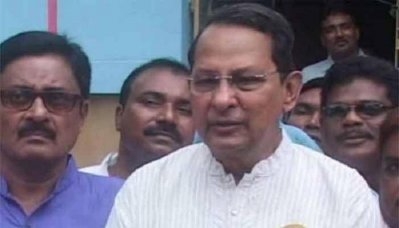 কুষ্টিয়ায় এক অনুষ্ঠান শেষে সাংবাদিকদের সঙ্গে কথা বলছেন হাসানুল হক ইনু (ছবি-কুষ্টিয়া প্রতিনিধি)