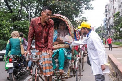 চিকনগুনিয়া প্রতিরোধে মাঠে মেডিক্যাল শিক্ষার্থীরা