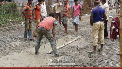 লক্ষ্মীপুর জেলার রহমতখালী খালের ওপর নির্মাণাধীন ব্রিজ 