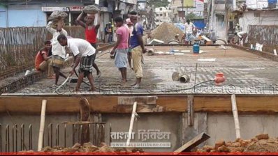 লক্ষ্মীপুর জেলার রহমতখালী খালের ওপর নির্মাণাধীন ব্রিজ 