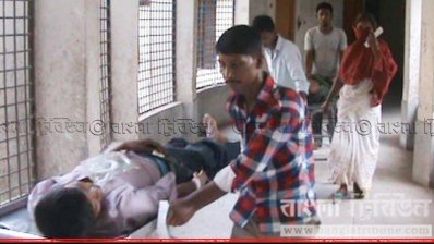 পীরগঞ্জ উপজেলা স্বাস্থ্য কমপ্লেক্সে দুর্ঘটনায় আহতরা