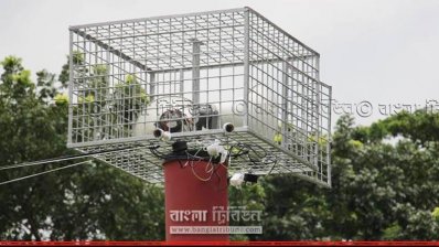 মুসল্লিদের খুতবা শোনার সুব্যবস্থার জন্য আছে মাঠজুড়ে মাইক
