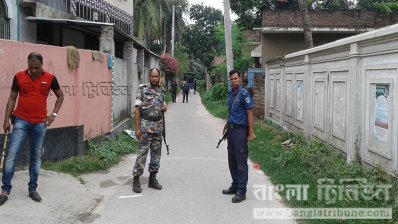 কুষ্টিয়ায় জঙ্গি আস্তানা সন্দেহে একটি বাড়ি ঘিরে রেখেছে পুলিশ, তিন নারী জঙ্গি আটক