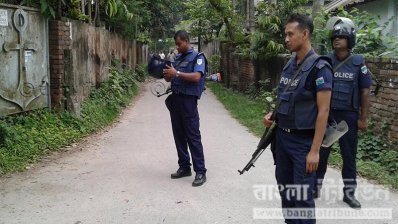 কুষ্টিয়ার ভেড়ামারায় জঙ্গি আস্তানা সন্দেহে বাড়ি ঘিরে রেখেছে পুলিশ