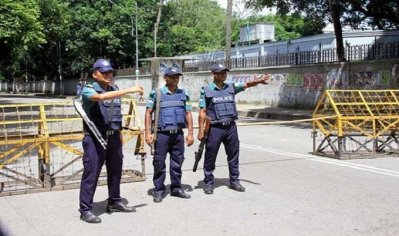 হলি আর্টিজানে হামলার পর গুলশানে নেওয়া হয় বাড়তি নিরাপত্তা (ছবি- অন লাইন থেকে নেওয়া)