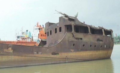 মুক্তিযুদ্ধের স্মৃতিবিজড়িত জাহাজ এমভি একরাম (ছবি- নারায়ণগঞ্জ প্রতিনিধি)