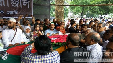 শহীদ মিনারে শহীদুল হক মামাকে শেষ শ্রদ্ধা