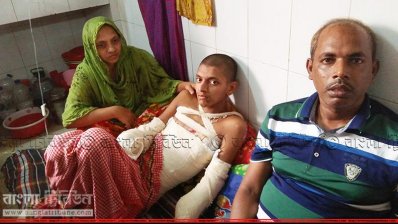 ঢামেক বার্ন ইউনিটে চিকিৎসাধীন অবস্থায় সিয়াম (ফাইল ছবি)