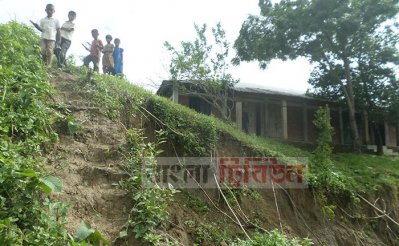 খাগড়াছড়িতে পাহাড় ধসের ঝুঁকিতে ৯টি বিদ্যালয়