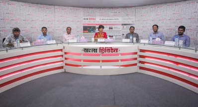 বাংলা ট্রিবিউন বৈঠকিতে সঞ্চালক মুন্নী সাহা ও অতিথিরা