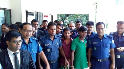 আসামি আলমগীর ও মেহেদী আদালতে নিচ্ছে পুলিশ (ছবি-গাজীপুর প্রতিনিধি)