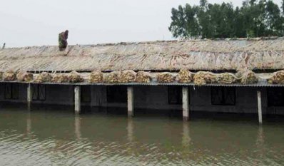 সারিয়াকান্দিতে পানিবন্দি স্কুল