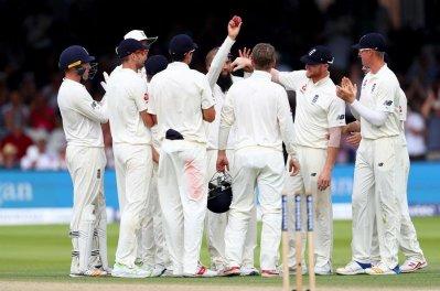 ৫ উইকেট নেওয়ার পর মঈনের উদযাপন