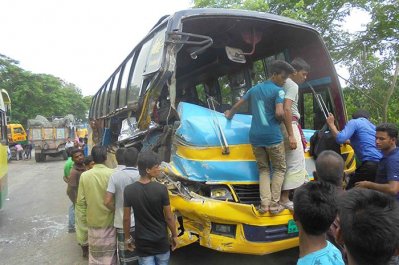 গোয়ালন্দে বাস, ট্রাক ও কাভার্ডভ্যানের সংঘর্ষ, নিহত ৩