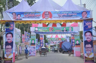 প্রতিনিধি সম্মেলন ঘিরে আওয়ামী লীগের নেতাকর্মীদের মধ্যে বিরাজ করছে উচ্ছ্বাস। ছবি: খুলনা প্রতিনিধি