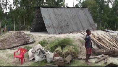 পানিবন্দি ৭০ হাজার মানুষ, চারদিনেও ত্রাণ পায়নি  দুর্গতরা