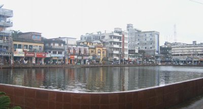 বরিশাল নগরীর প্রাণকেন্দ্রে অবস্থিত বিবির পুকুর, ছবি: প্রতিনিধি