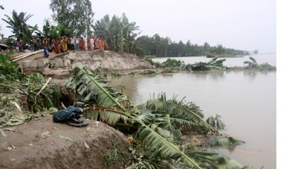 সিরাজগঞ্জের কাজীরপুরে স্পারের ১০০ মিটার নদী গর্ভে চলে যায়। (ছবি- সিরাজগঞ্জ প্রতিনিধি)