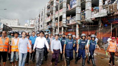 পোড়া মার্কেট উচ্ছেদ অভিযানে যাচ্ছেন ভ্রাম্যমাণ আদালত (ছবি- ফোকাস বাংলা)