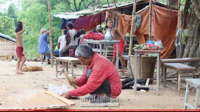 আশ্রয় তৈরির চেষ্টায় ব্যস্ত পাহাড়িরা, ফাইল ছবি