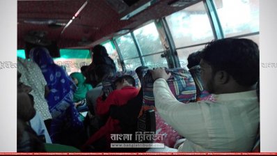 যানজটে আটকে ভোগান্তিতে পড়তে হয়ে যাত্রীদের