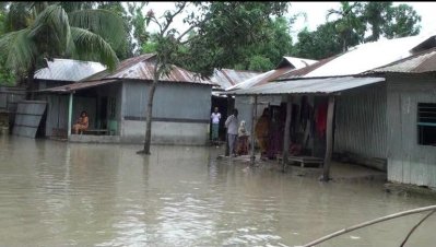 গাইবান্ধার পানিবন্দি লোকজন, ছবি: প্রতিনিধি