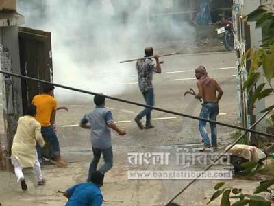 প্রকাশ্যে অস্ত্র নিয়ে মাদারীপুরে ছাত্রলীগের দুই পক্ষে সংঘর্ষ