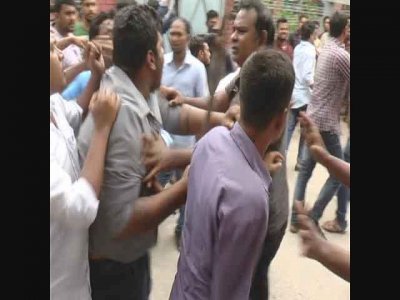 নারায়ণগঞ্জে বিএনপির সদস্য সংগ্রহ অনুষ্ঠানে সংঘর্ষে জড়ায় ছাত্রদলের দুই পক্ষ