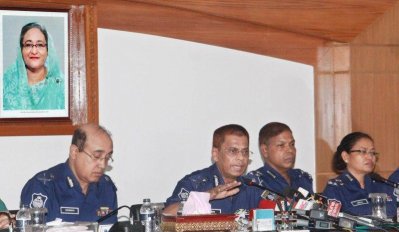 সংবাদ সম্মেলনে বক্তব্য রাখছেন আইজিপি (ছবি- ফোকাস বাংলা)