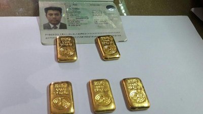 আটক আহমেদ সেলিমের পাসপোর্ট ও ৫টি স্বর্ণবার