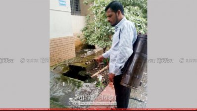 হস্তচালিত মেশিনে ওষুধ ছিটালে সঙ্গে সঙ্গে মশা মরে যায়
