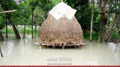 বন্যায় ডুবে গেছে বসতবাড়ি