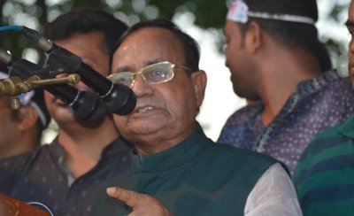 মাগুড়ায় এক জনসভায় রেলমন্ত্রী মুজিবুল হক (ছবি- প্রতিনিধি)