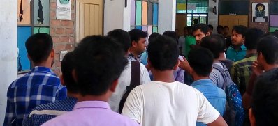 শাবি শিক্ষকের রুম ভাঙচুর (ছবি- সিলেট প্রতিনিধি)