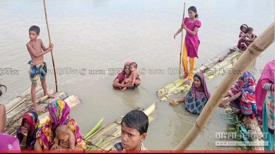 শিশুখাদ্যের সংকটে বন্যা দুর্গতরা (ছবি: কুড়িগ্রাম প্রতিনিধি)