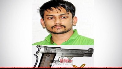 বগুড়ায় আবাসিক হোটেল থেকে অস্ত্র ও গুলিসহ সন্ত্রাসী গ্রেফতার (ছবি- বগুড়া প্রতিনিধি) 