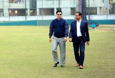 জাতীয় দলের নির্বাচক মিনহাজুল আবেদীন ও হাবিবুল বাশার
