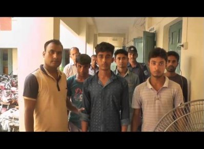 অপহৃত আবুল খায়ের গ্রুপের সেলসম্যানকে উদ্ধারের পর গ্রেফতার ৫ আসামি (ছবি-গাইবান্ধা প্রতিনিধি)