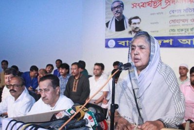 মঙ্গলবার দুপুরে শিল্পকলা একাডেমির চিত্রশালা মিলনায়তনে যুবলীগ আয়োজিত সংবাদপত্র প্রদর্শনী অনুষ্ঠানে বক্তব্য রাখছেন কৃষিমন্ত্রী মতিয়া চৌধুরী (ছবি: ফোকাস বাংলা) 