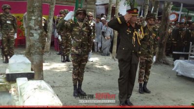 বাবা-মায়ের কবরের পাশে শায়িত হলেন সাব-সেক্টর কমান্ডার মেজর জিয়াউদ্দিন