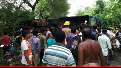 দুর্ঘটনা কবলিত বাস