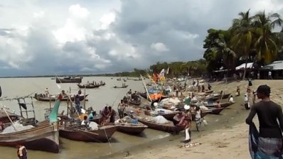 মেঘনা তীরে একটি ইলিশ ঘাট