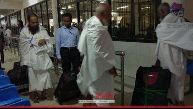 হজে যাচ্ছেন লোকজন