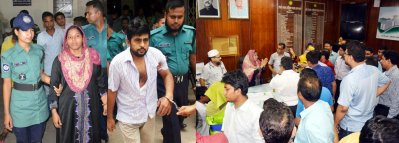  শেবাচিমে আটক নার্স ও স্বামী (ছবি- বরিশাল প্রতিনিধি)