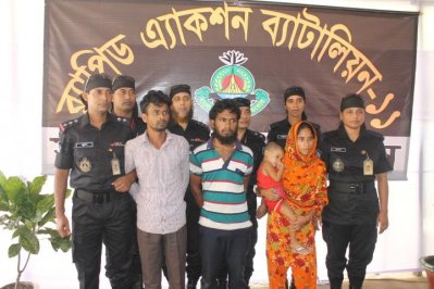 নারায়ণগঞ্জ উদ্ধার শিশুসহ তিন অপহরণকারী (ছবি-নারায়ণগঞ্জ প্রতিনিধি)