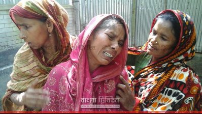 মেয়ের মৃত্যুর খবর পেয়ে আহাজারি করছেন লাইলির মা